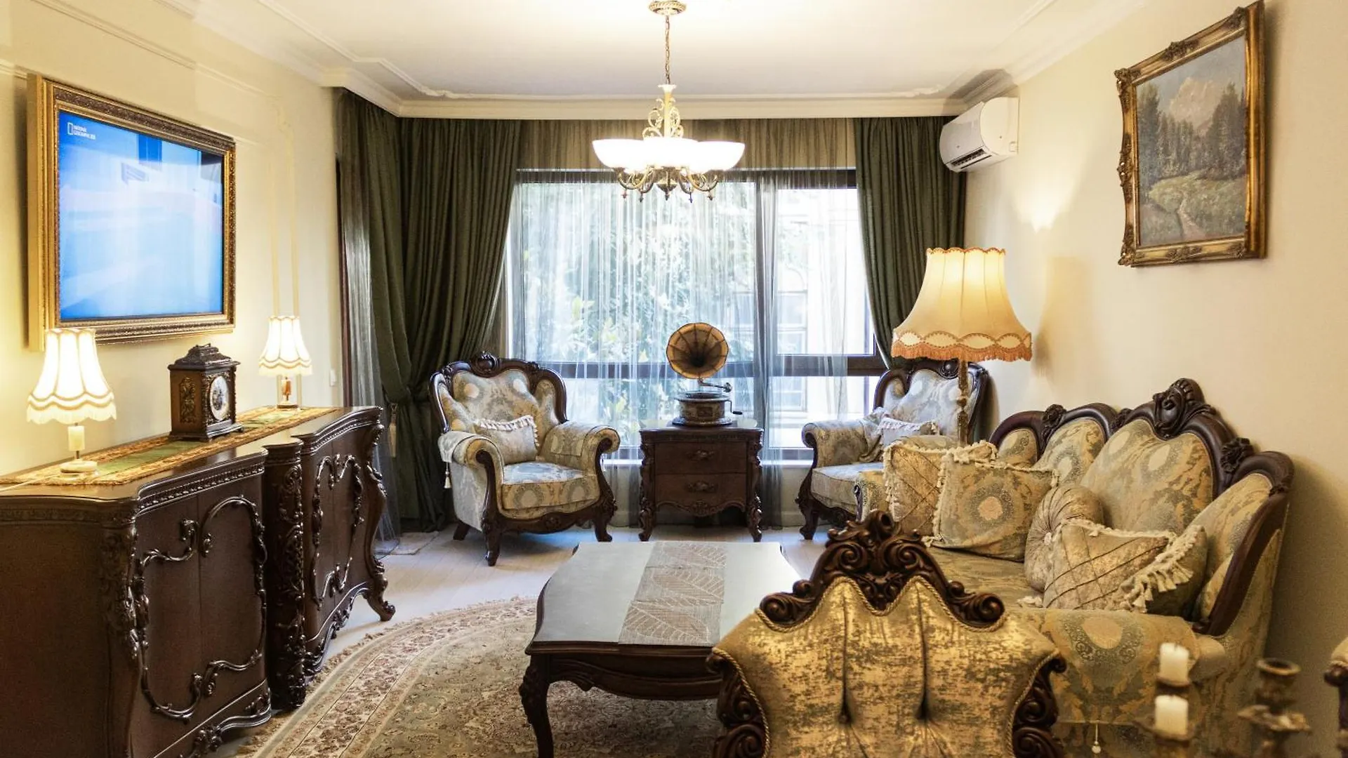 Central Luxury Antique Apartment Varna