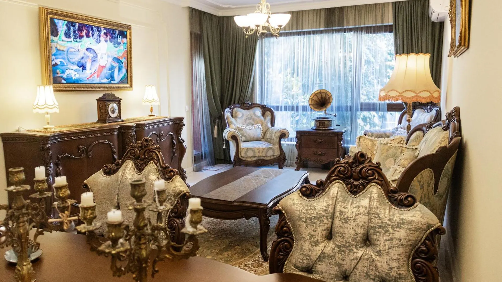 Central Luxury Antique Apartment Varna
