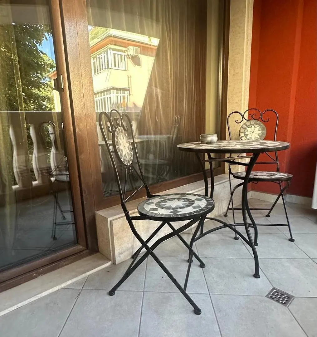 Central Luxury Antique Apartment Varna 0*,