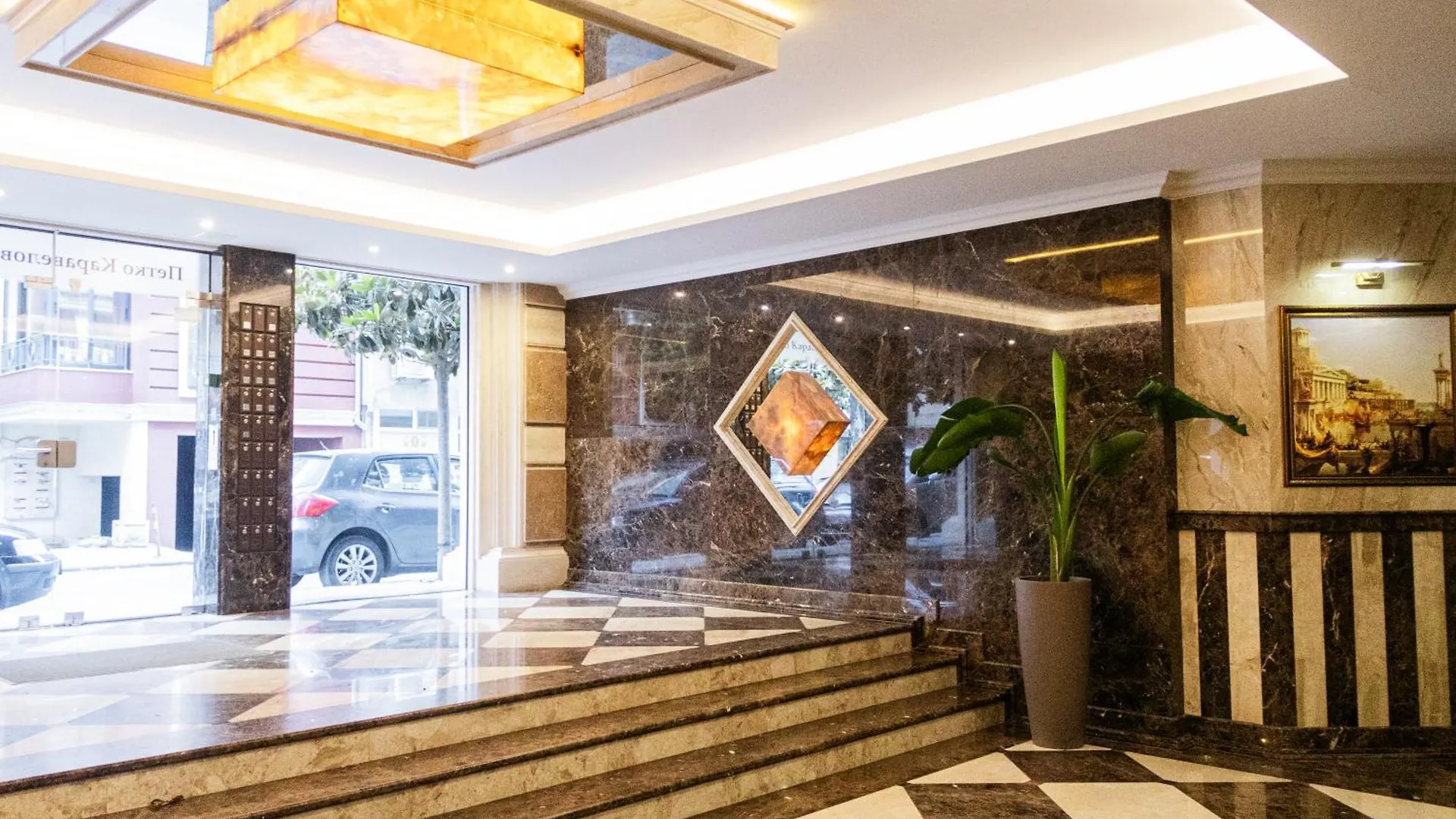 Central Luxury Antique Apartment Varna