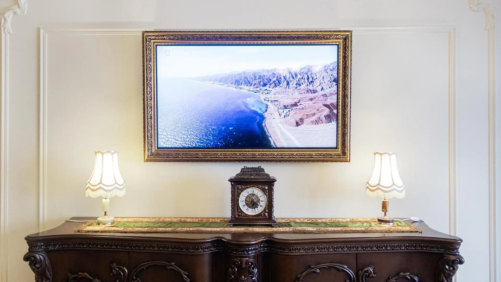 Central Luxury Antique Apartment Varna