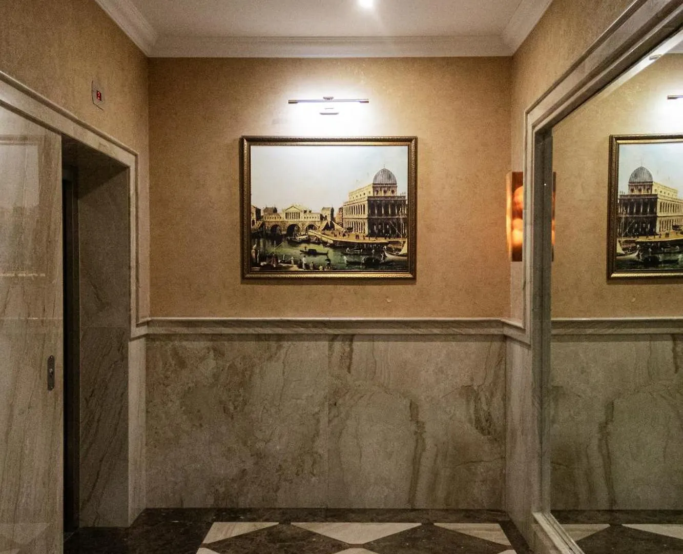 Central Luxury Antique Apartment Varna
